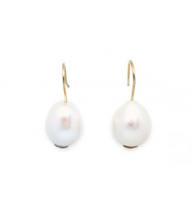 Gold pearl earrings