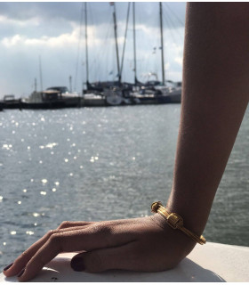 Pulsera de nudo dorado