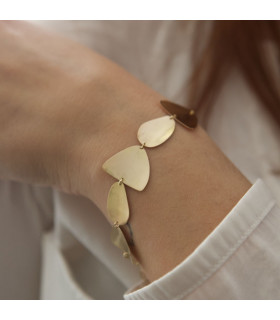 Sterling gold bracelet from the Flora collection.