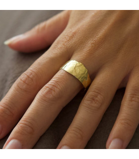 Uneven gold ring