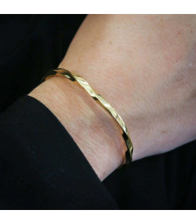 Women's gold bracelets