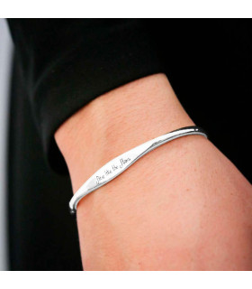 Personalized bracelet with phrase