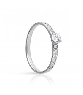 Solitaire order ring in white gold