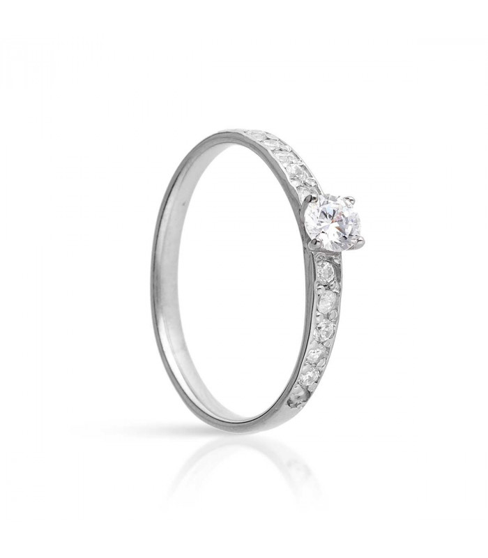 Solitaire order ring in white gold