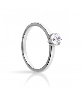 White gold claws solitaire ring