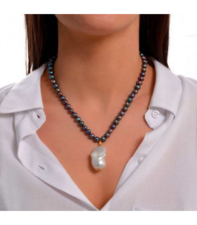 Tahitian pearl necklace with baroque pearl pendant