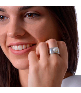 Anillo perlas ancho con perla botón