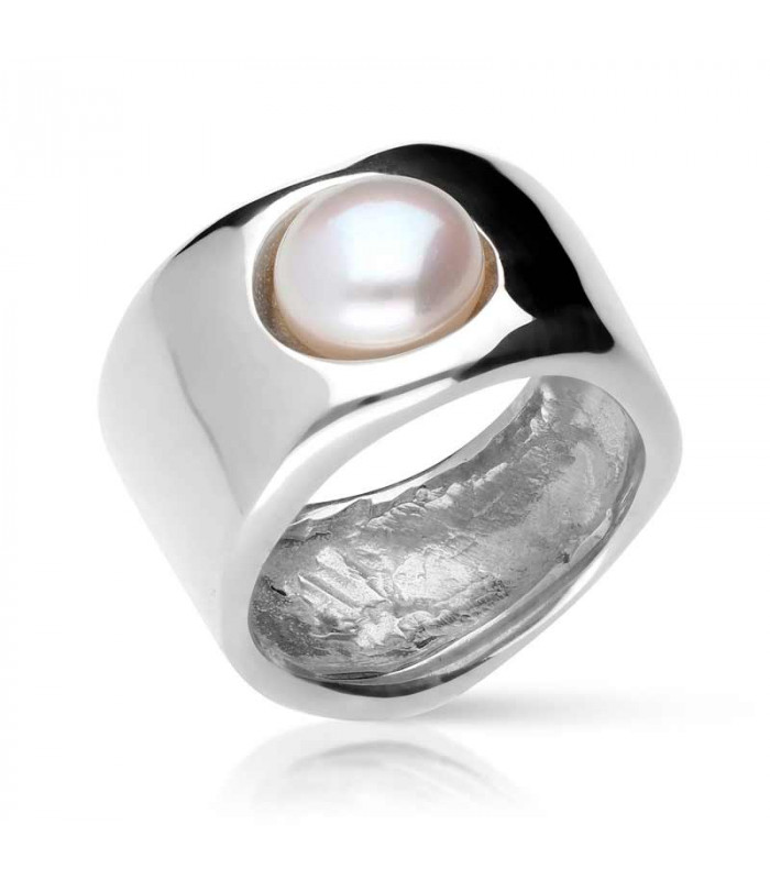 Ten millimeter pearl ring