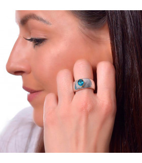 Women's aquamarine gold and silver ring