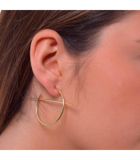 Women's earrings with golden hoops in silver