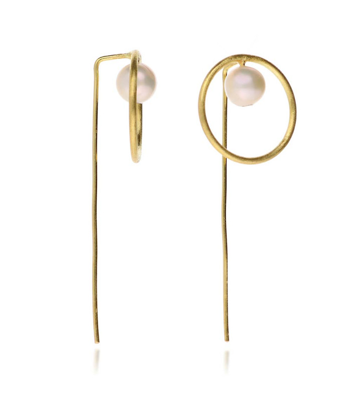 Saturn pearl long earrings