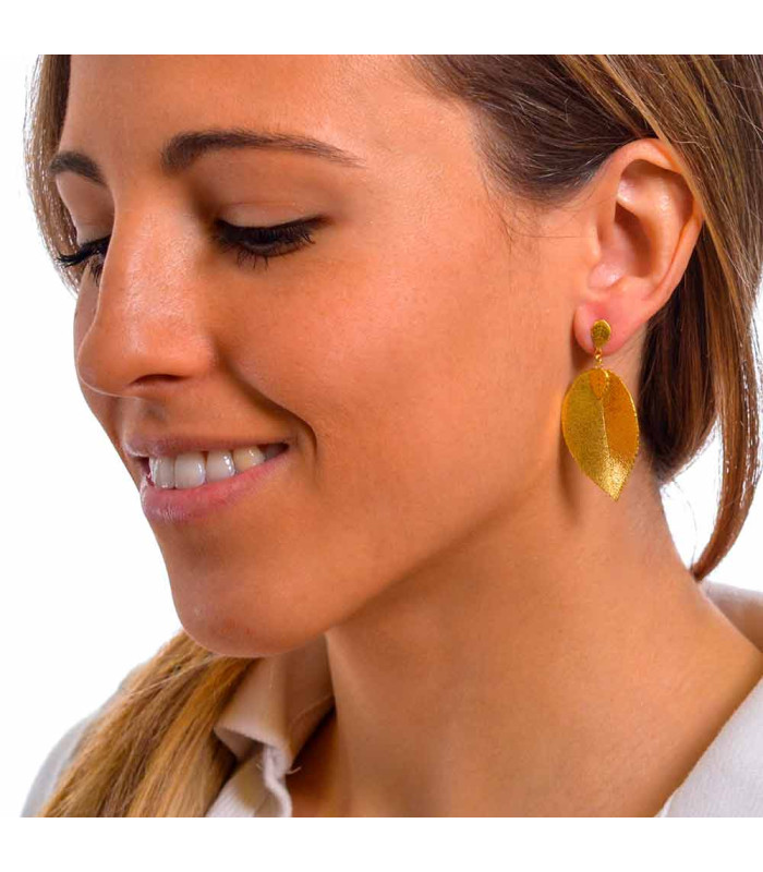 Arce earrings for women in the shape of a leaf