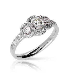 Solitaire ring with 3 stones and border