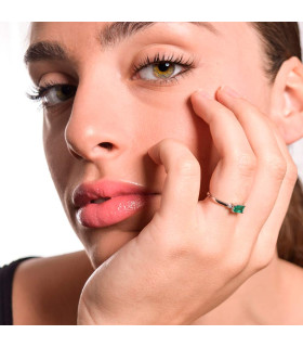 Women's ring in white gold with emerald and diamond