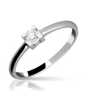 Diamond solitaire with square prongs