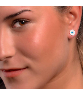 Pressure earrings with a circle shape and a star in the middle