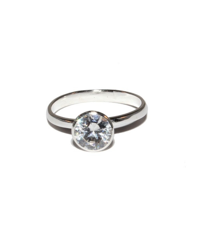 Solitaire stone ring in sterling silver. Dress your finger with this ring