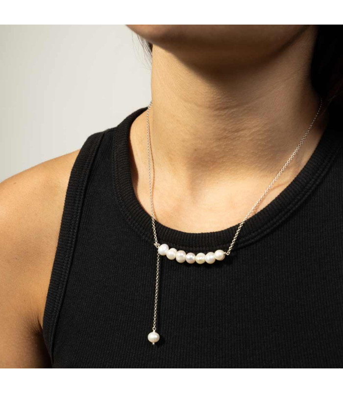 Women's necklace with pearls and silver chain